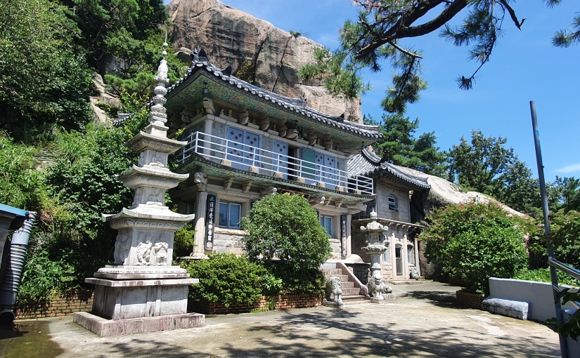 Wanderung zum Seokbulsa Tempel (12 Stunden nach einem Taifun)